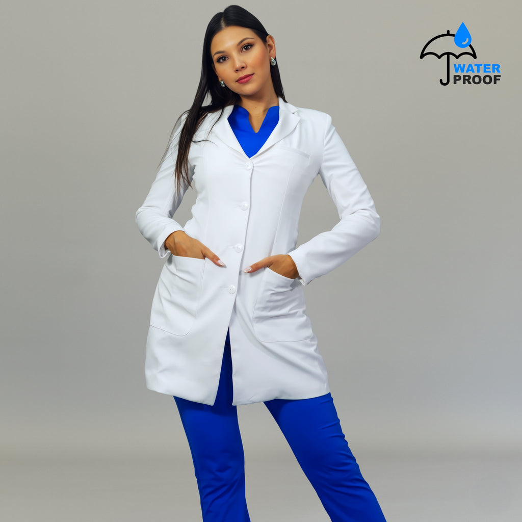 Bata médica stretch para dama ideal para consultorio y hospital