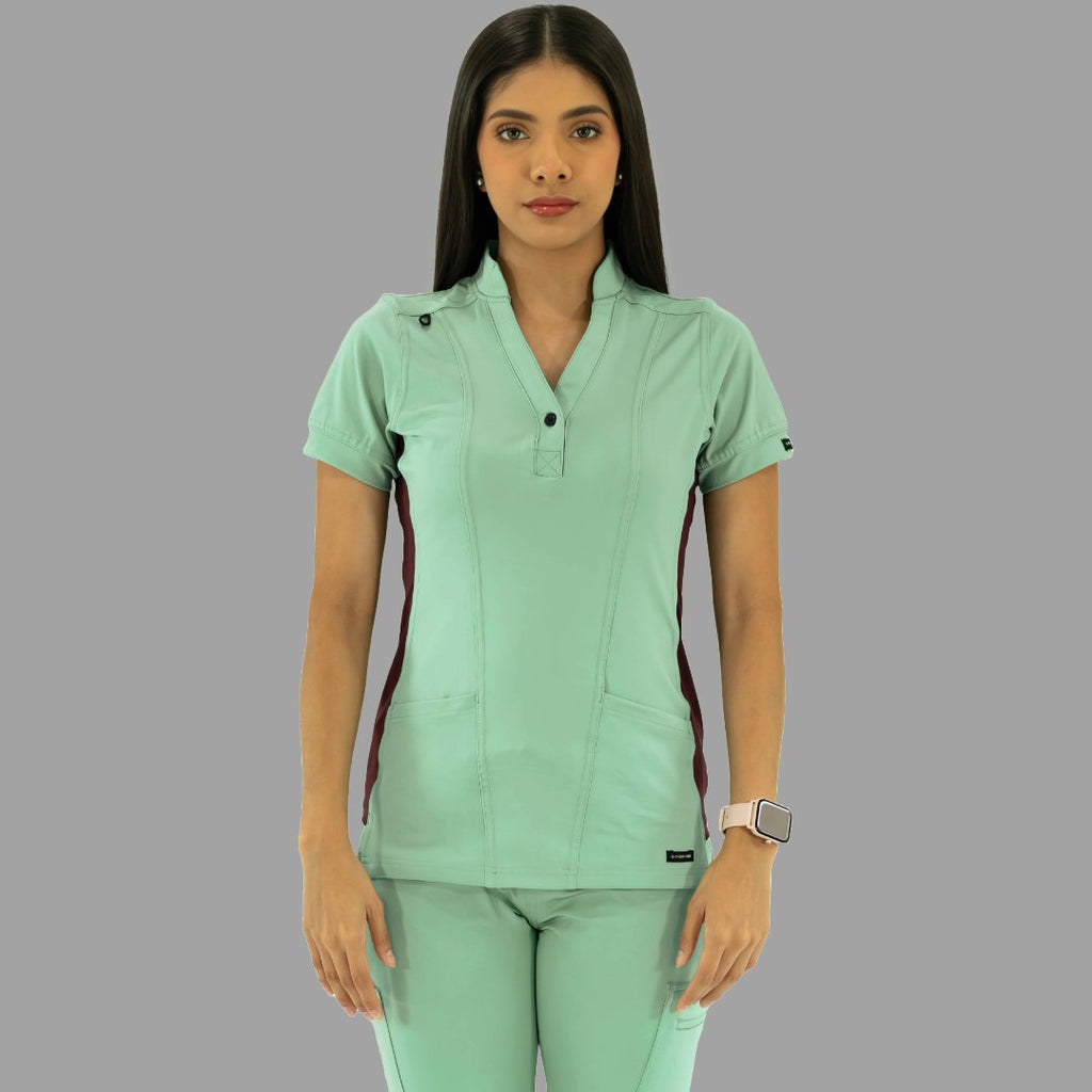 Vista frontal de la filipina y pantalón médico verde menta con detalles vino.