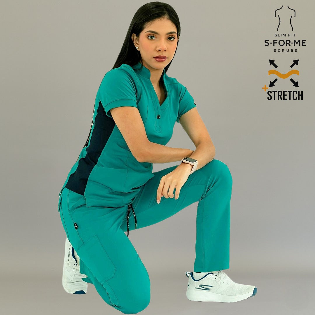 Vista frontal de pantalón médico 930 color teal en cuclillas junto con filipina médica.