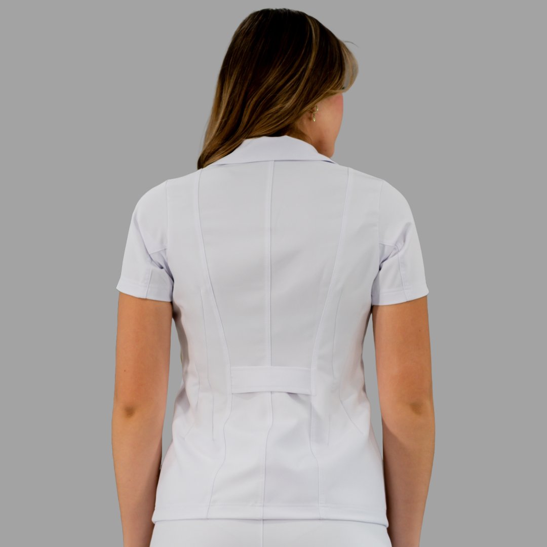 Detalle de filipina clínica blanca Alviero Stretch para dama